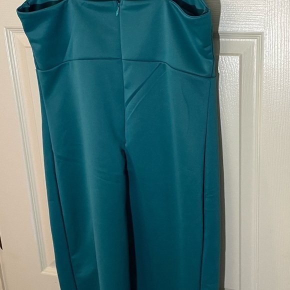 NWOT- asymmetrical spaghetti strapped
 TEAL COLOR ⭐️ long dress - Picture 4 of 12